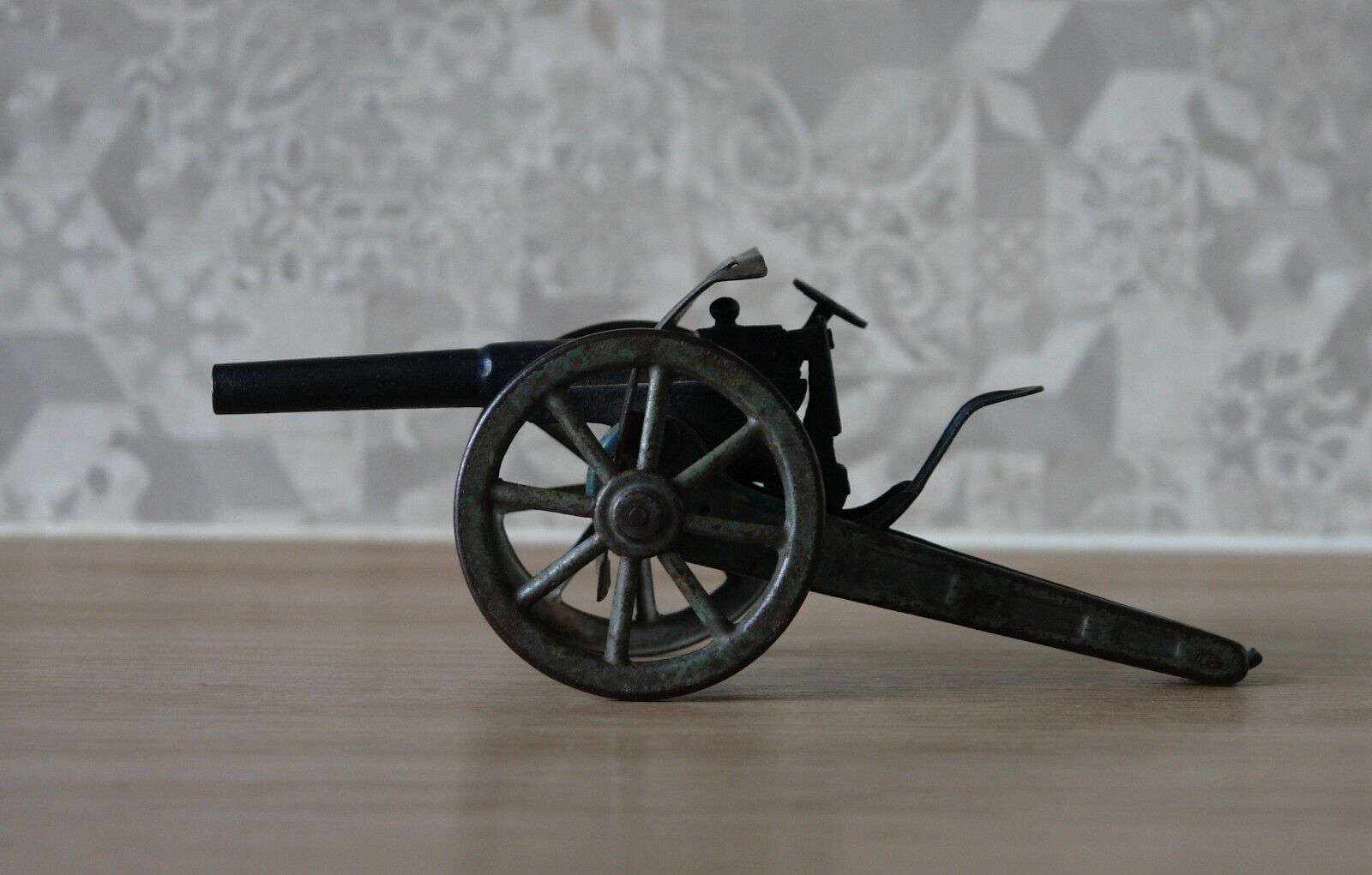 MINIATURE METAL CANNON GAV BRAND WITH ADJUSTABLE CANNON RISE - CIRCA 1950