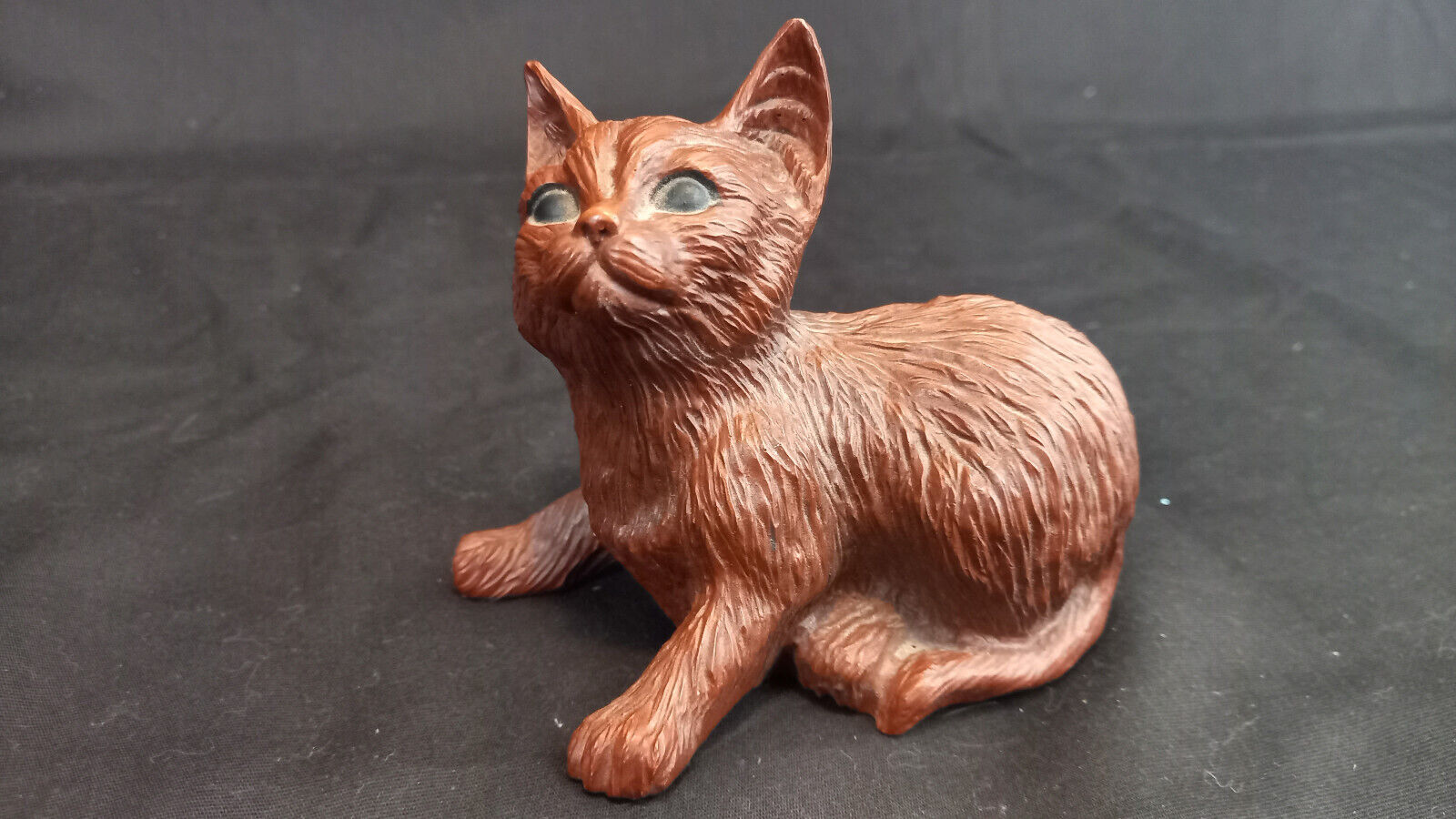 Vintage Red Mill Pecan Shell Cat Kitten Figurine - 1993