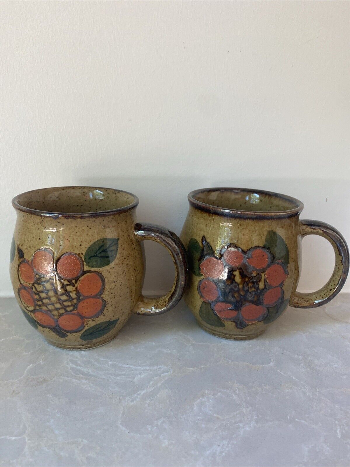 Japan Stoneware Round Beige Flower Coffee Mugs Tea Cups Vintage 70’s~ Set of 2