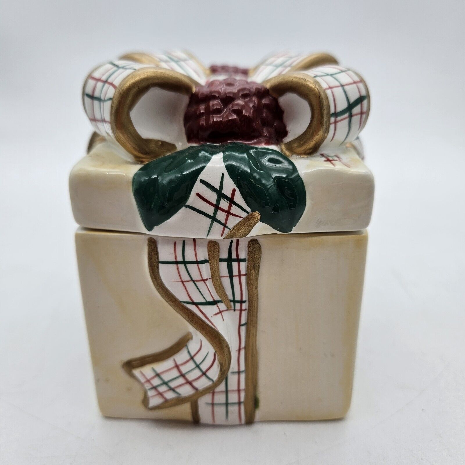 Vintage Avon China Ceramic Present Gift Large Trinket Box Christmas Decoration