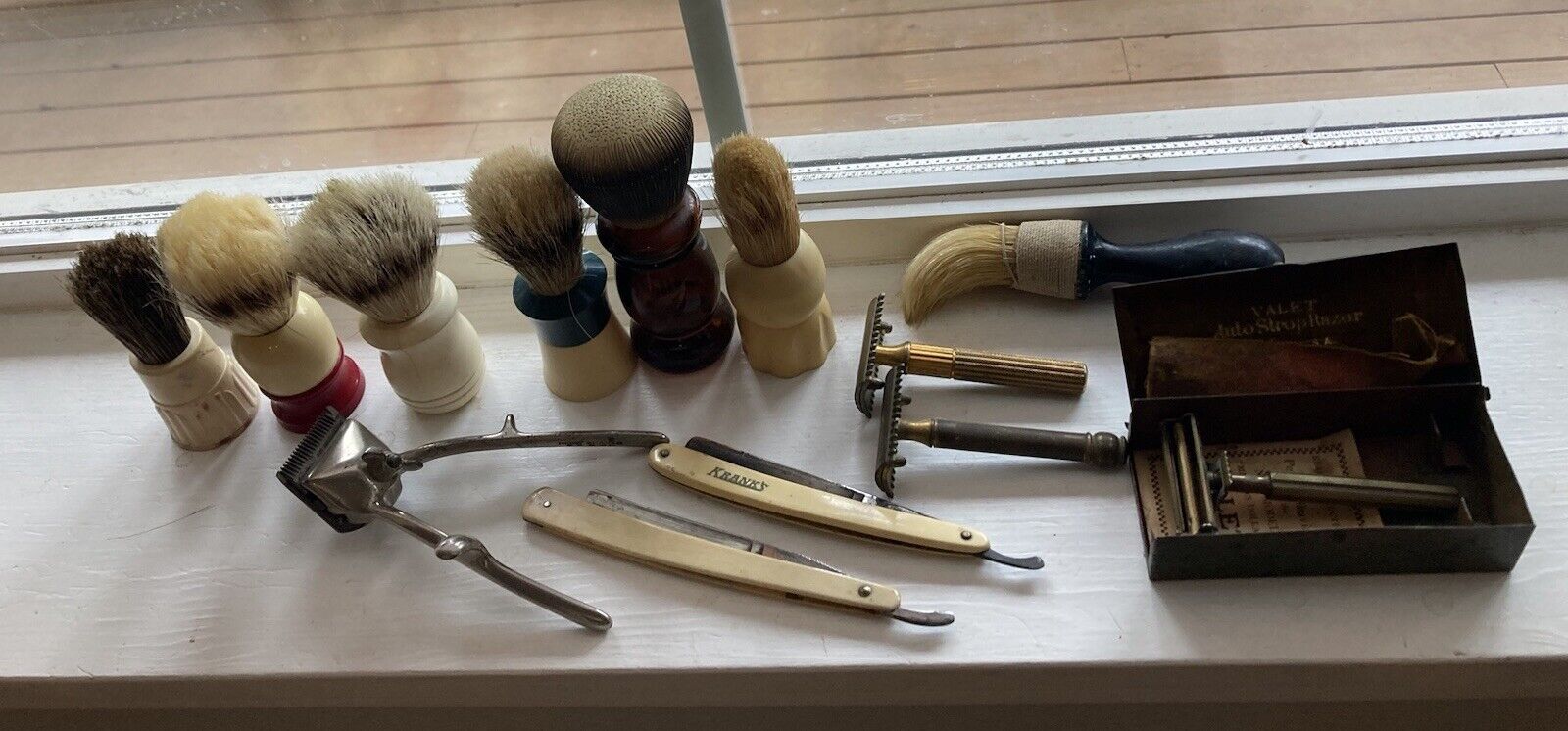 Antique Vintage Lot Barbers Shaving Brushes And Razors