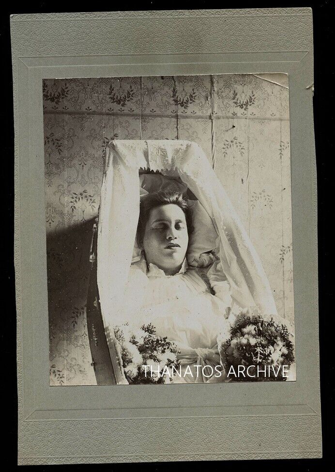 Post Mortem Girl or Young Woman in Coffin 1890s 1900s Cabinet Photo