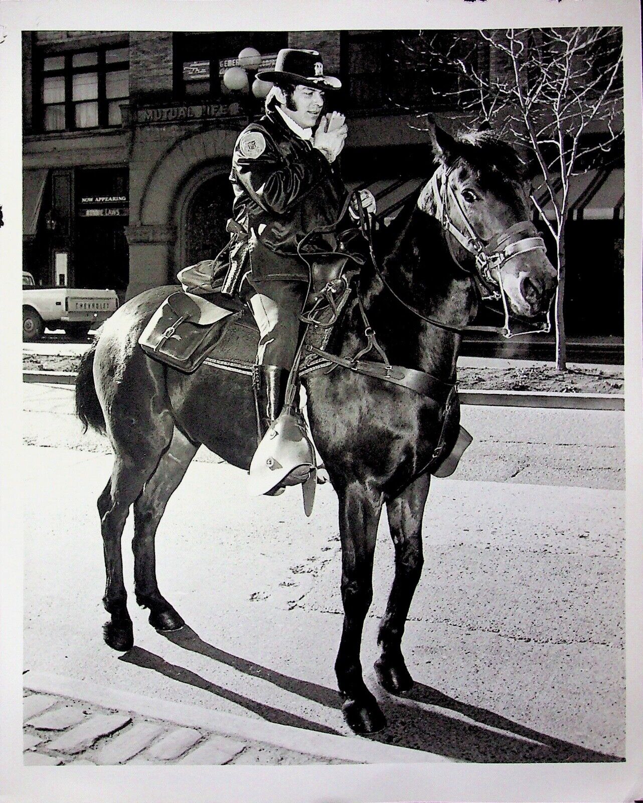 OFFICER FRED W. KILMER, A MEMBER OF SEATTLE\'S HORSE PATRO MOVIE PRESS 8X10 PHOTO