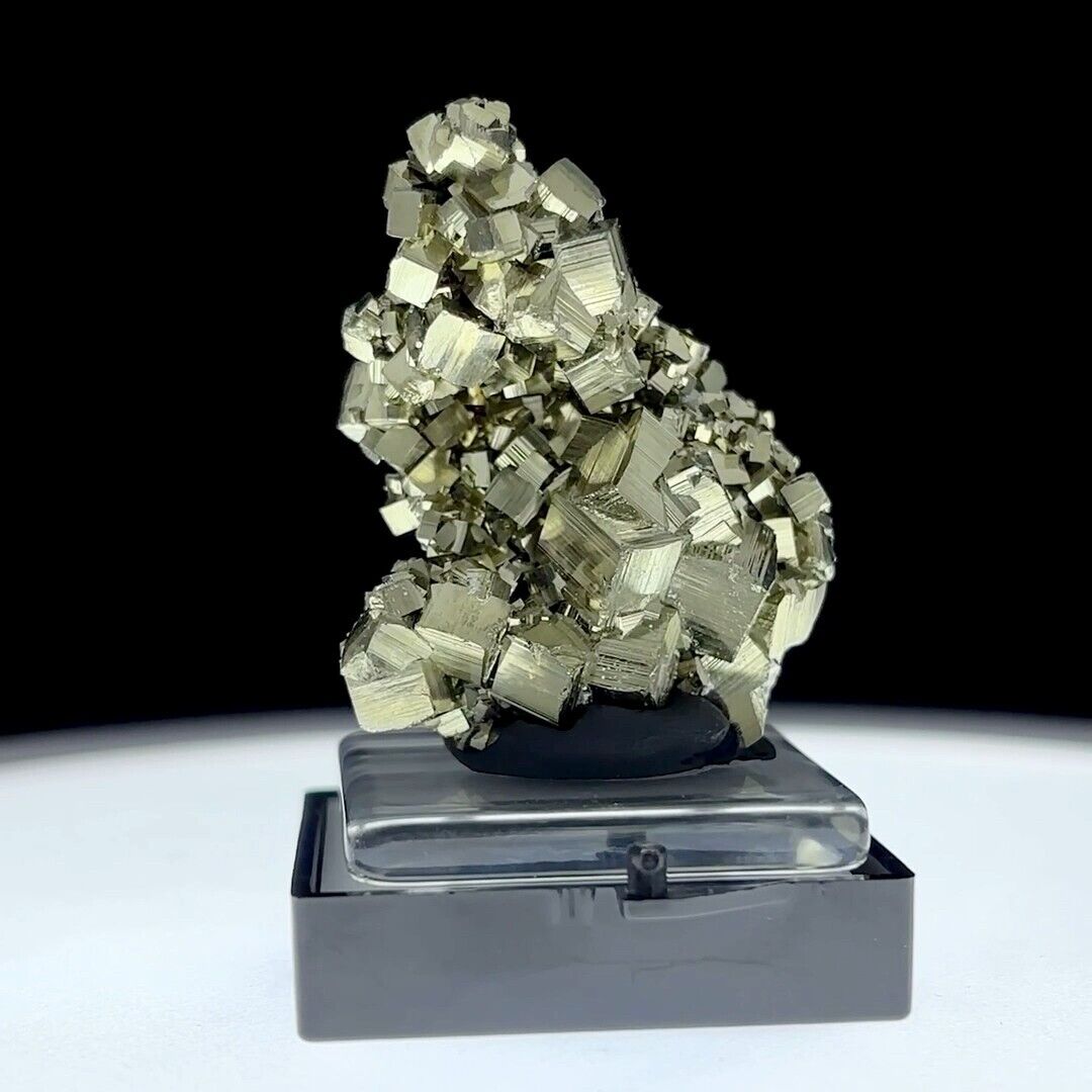 PYRITE: Borieva Mine, Madan, Bulgaria - Great Luster Sharp Crystals  - 360 Video