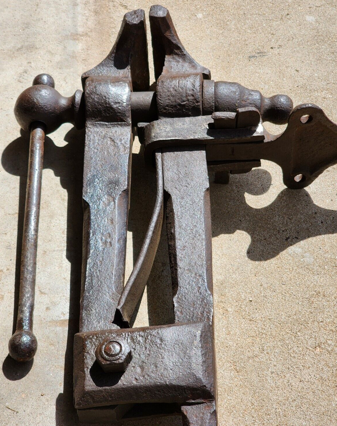 Antique Indian Chief Blacksmith Post Leg Vise with 4\