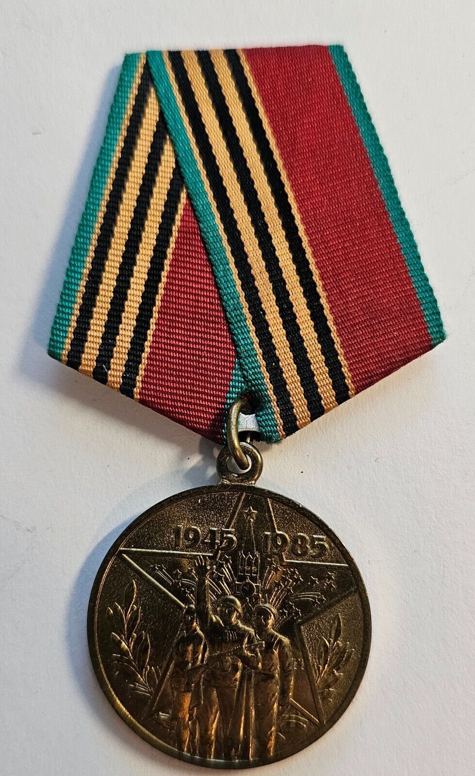 USSR Russian 40 Year WWII Victory Commemorative  Medal 1945 - 1985