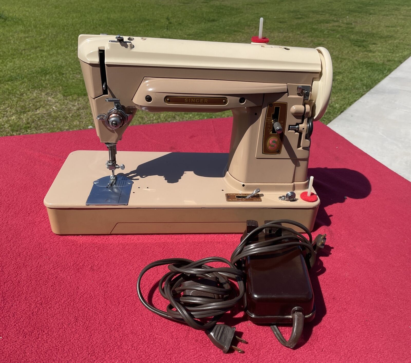 Singer 404 Sewing Machine with Case 1959 Serial AM987920