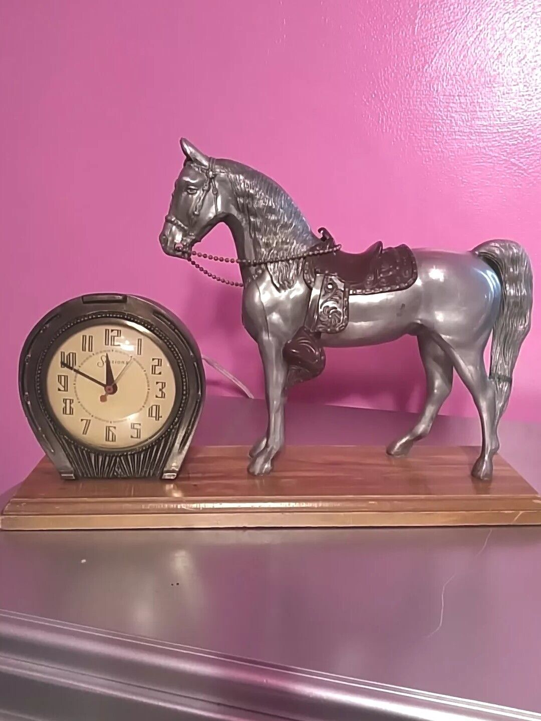 Vintage Sessions Clock Silver Horse And Horseshoe Electric