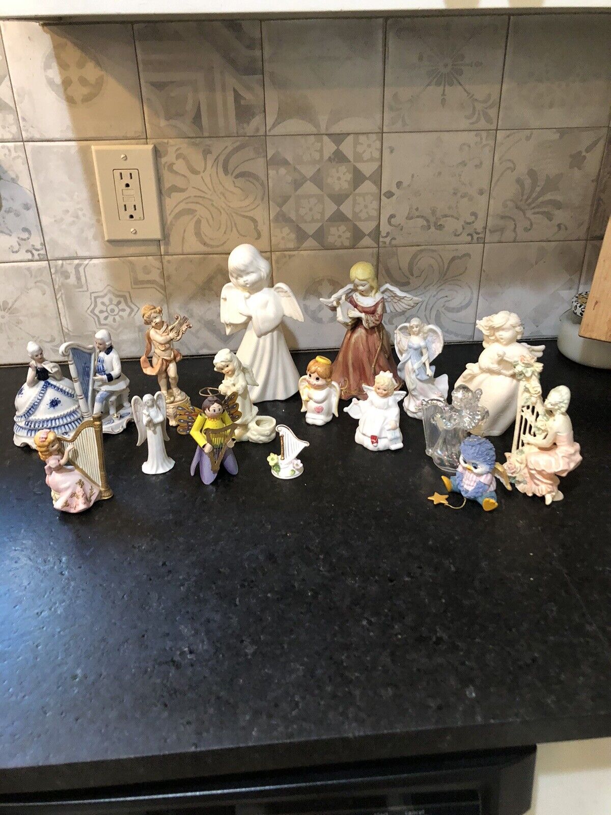 16-Vintage lot of angels and harp figurines