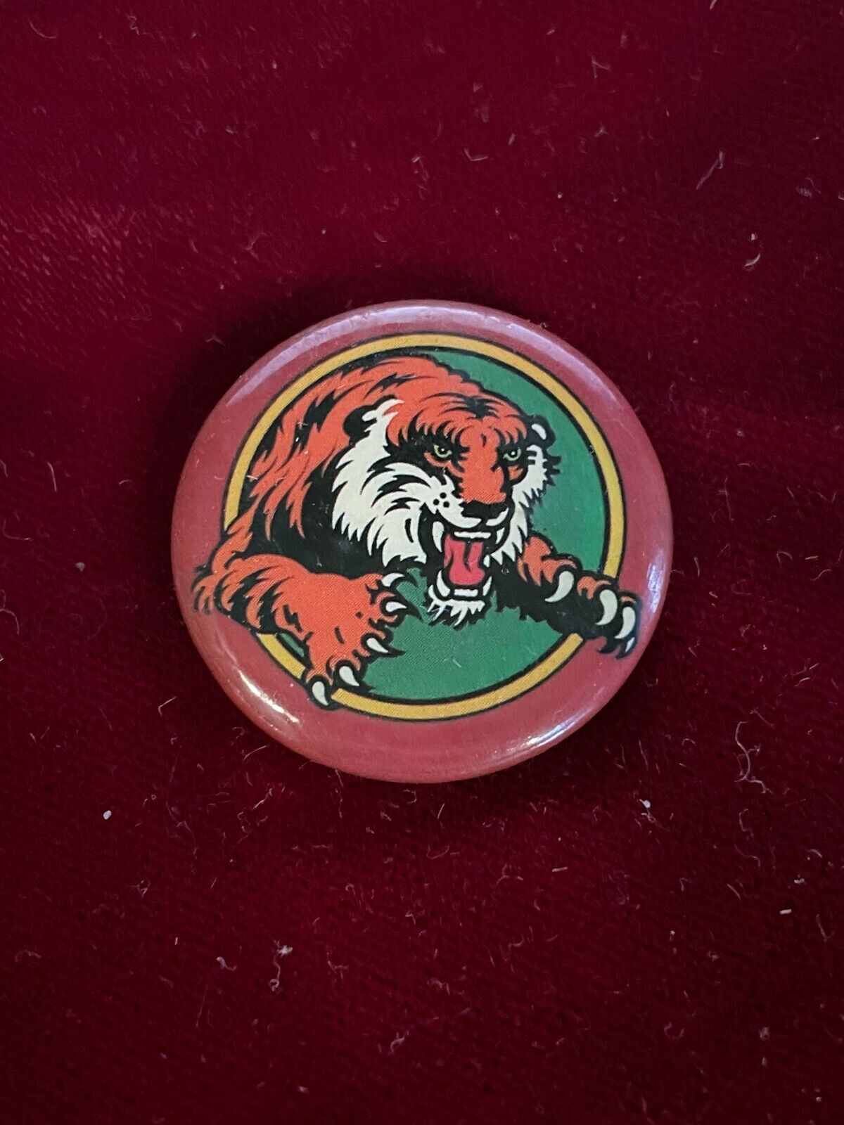 Vtg 1979 Lou Brooks Tiger Easy Aces Pop Culture Patina On Back Pinback Button