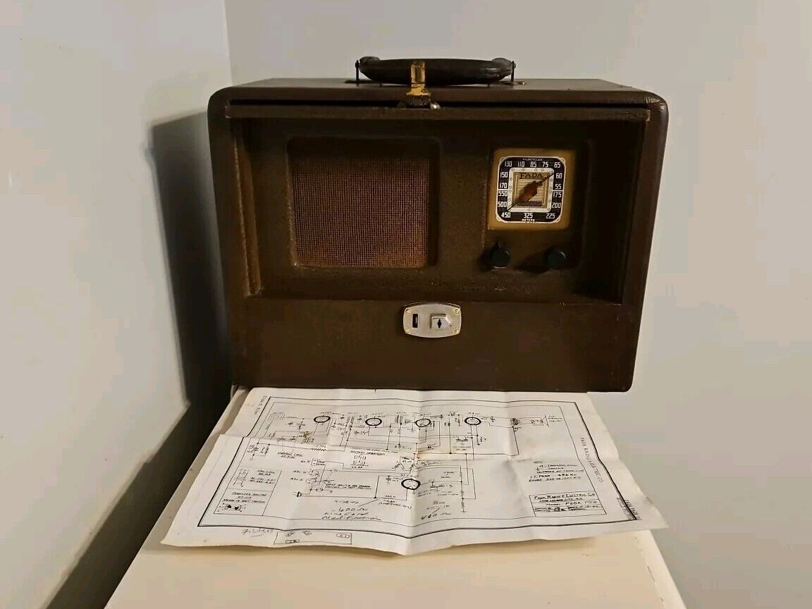 Vintage 1940 FADA Travel Tube Radio P22 W/ Diagram Leather Wood Cabinet Case