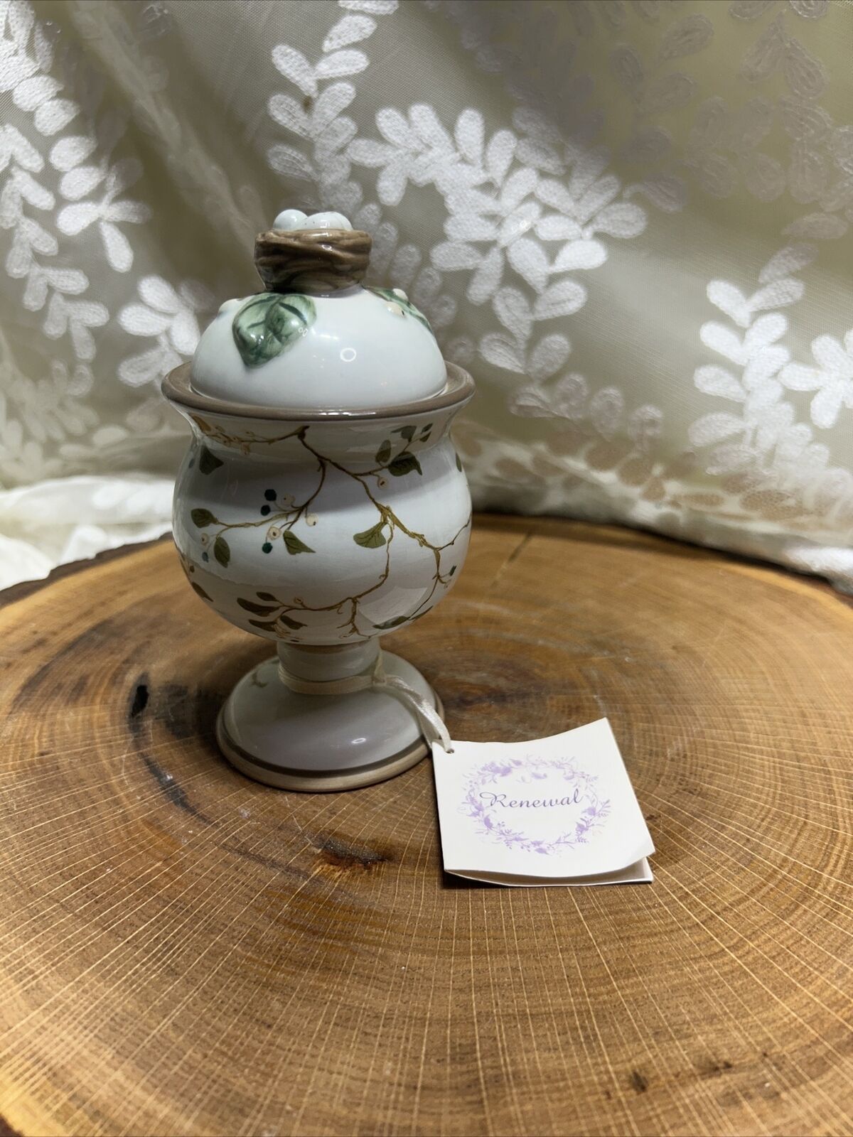 Demdaco Ceramic Pedestal Jar w Lid Vanilla Candle White Floral Romantic Detailed