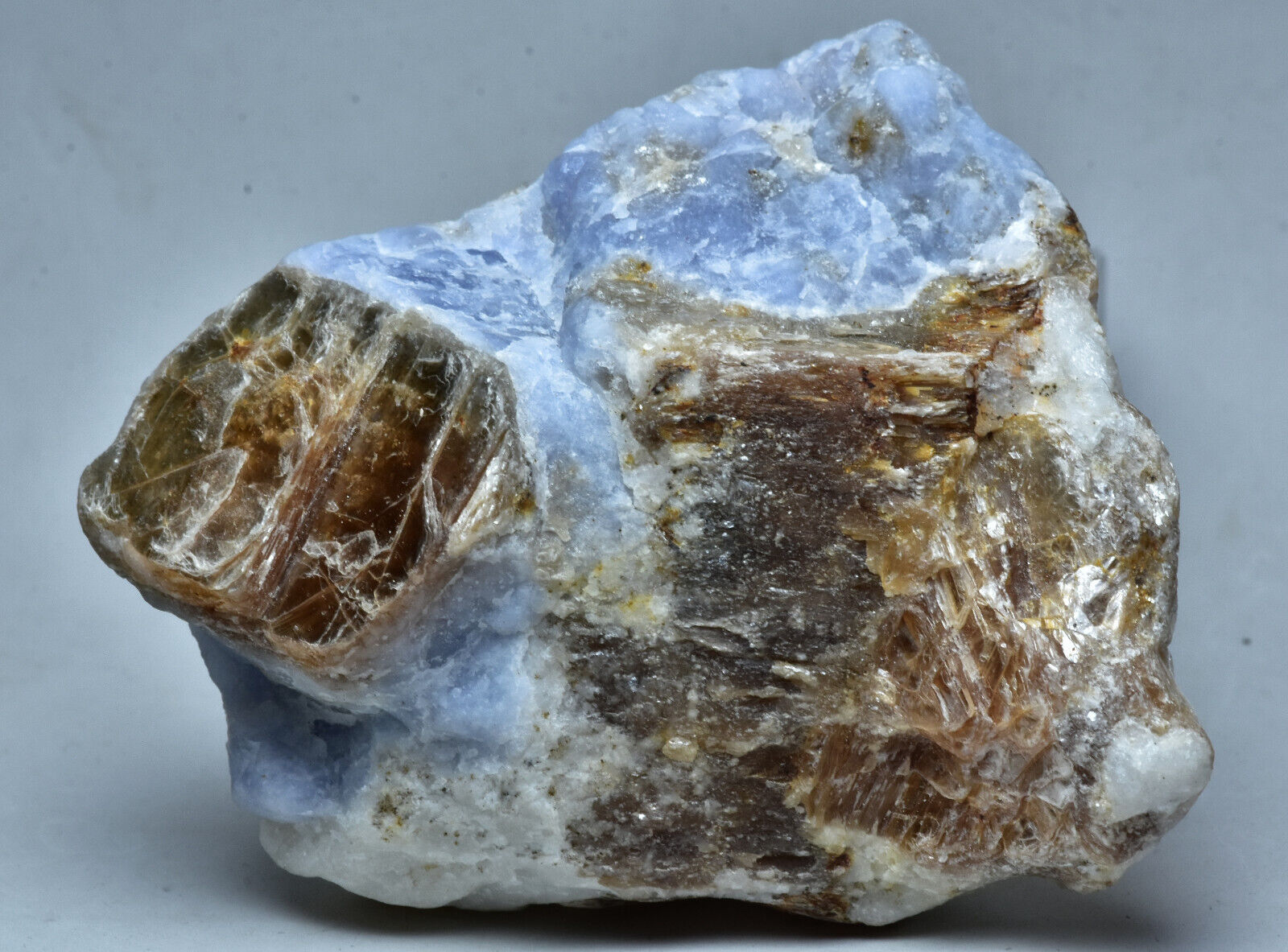 116 Gram Fluorescent Blue Hackmanite Specimen Combined With Phlogopite Cystals