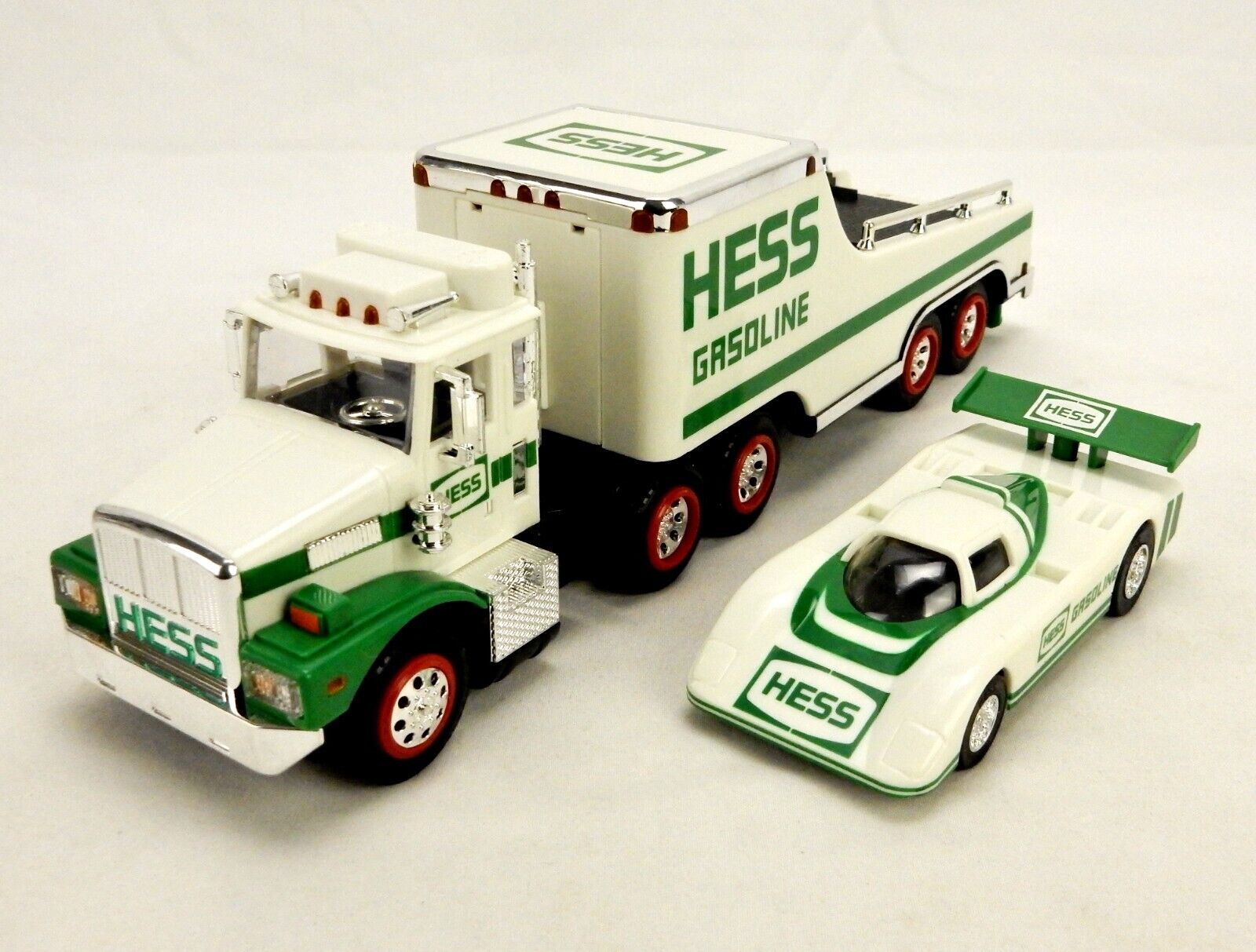 HESS Gasoline 2003 Toy Trailer Truck w/Sport Race Car, Die Cast Plastic, DCT-34