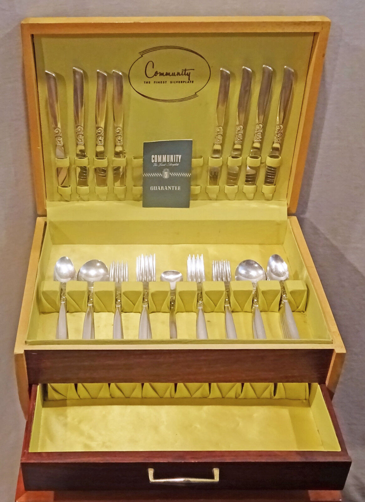 VINTAGE COMMUNITY SILVERPLATE SOUTH SEAS PATTERN 49 PCS SET OF 8 IN CHEST
