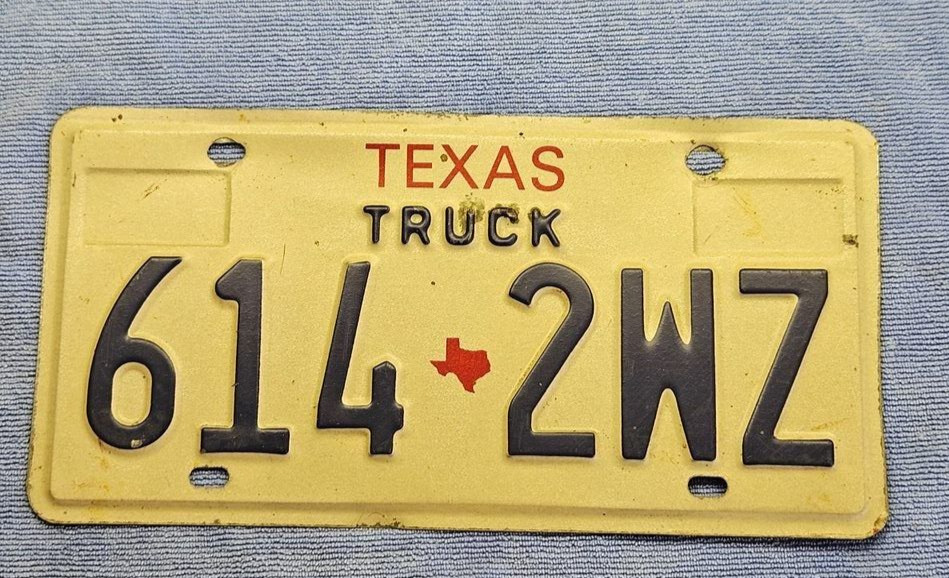 Old Texas Truck License Plate - Red Texas separator  614*2WZ