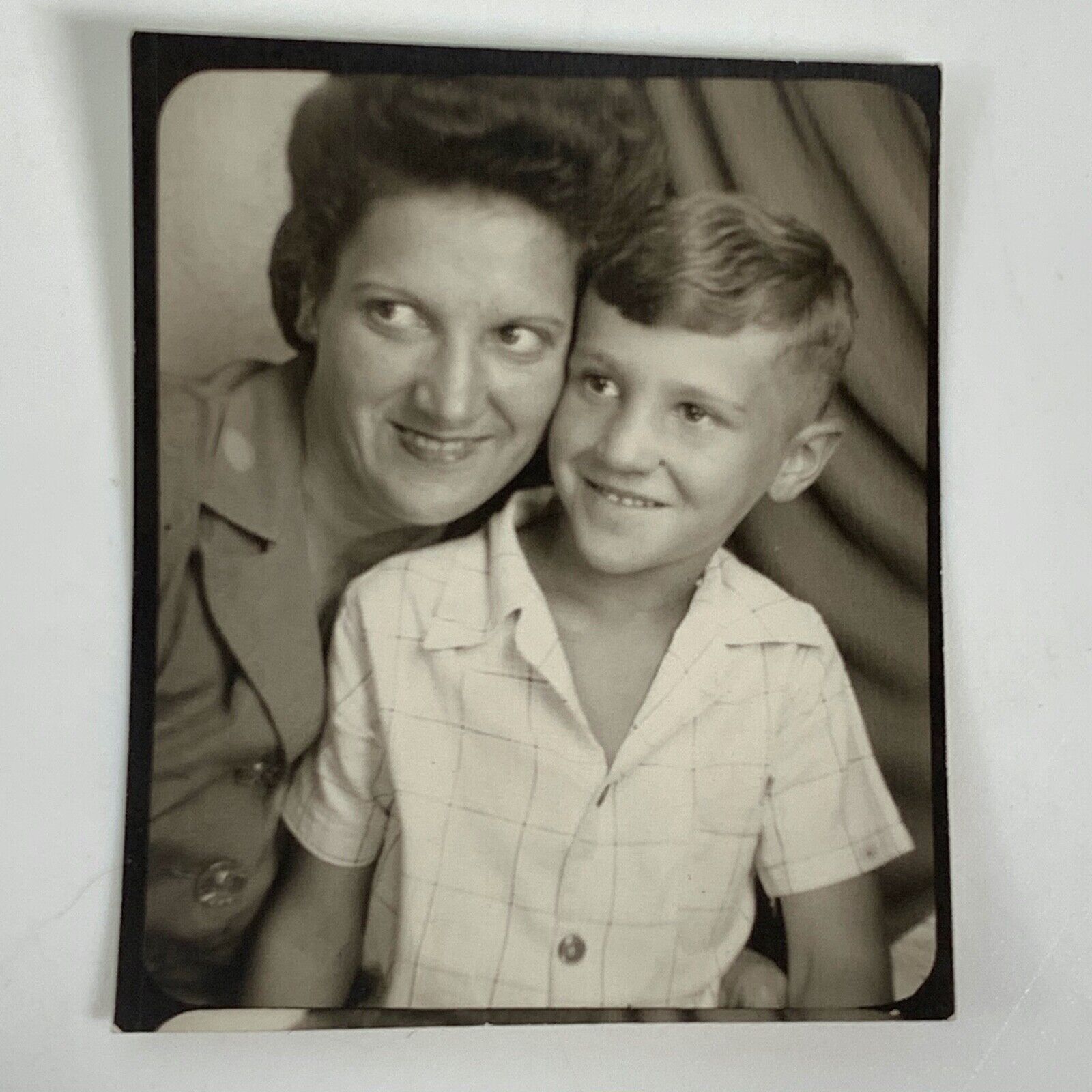 (AdB) FOUND PHOTO Photograph Snapshot Vintage Happy Mother Son Photo Booth