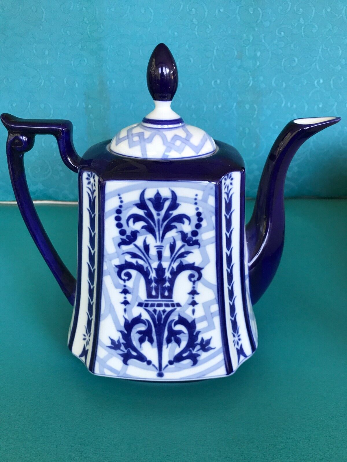 BOMBAY COMPANY Blue & White Floral Oriental teapot