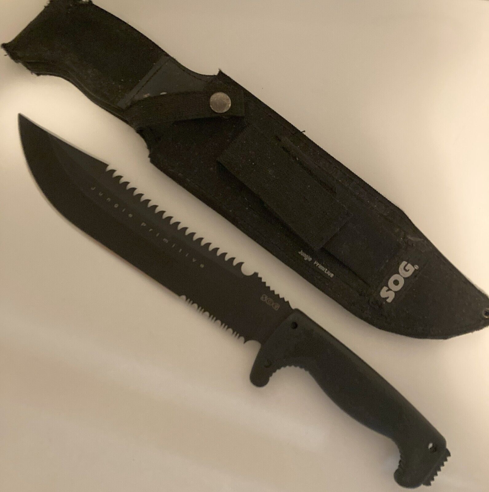 Sog Jungle Primitive Fixed Saw Back Bowie Serrated Black Knife Knive 