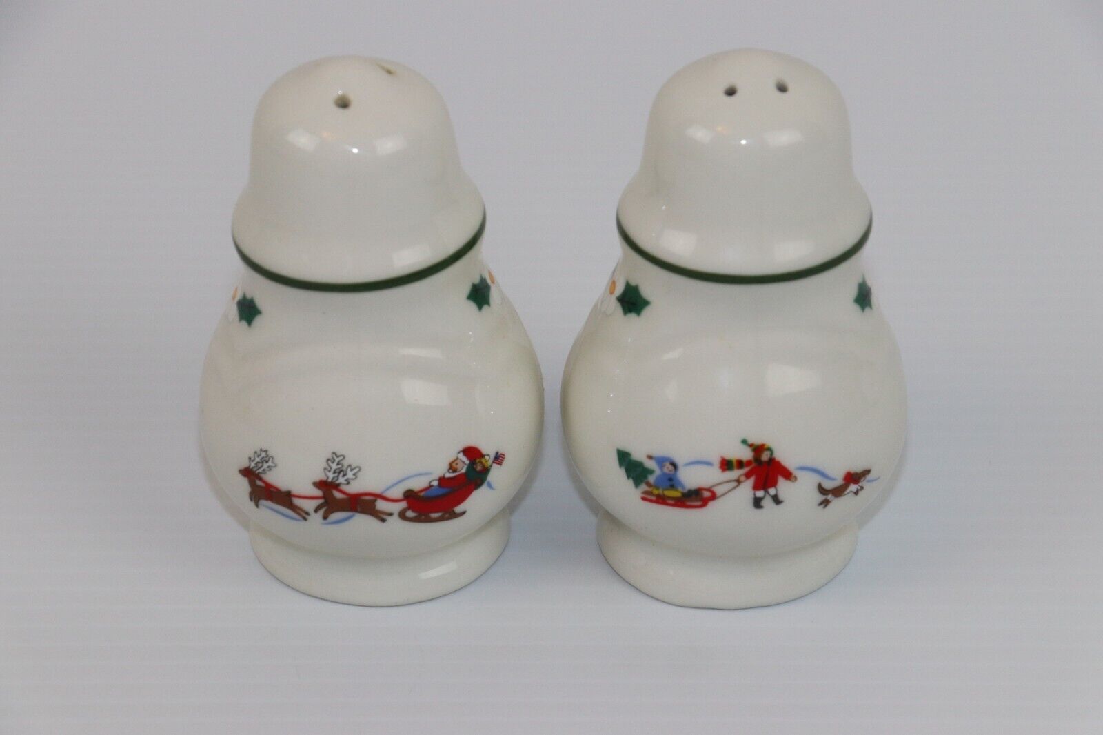 Vintage Pfaltzgraff Christmas Snow Village Ceramic Salt & Pepper Shakers Set