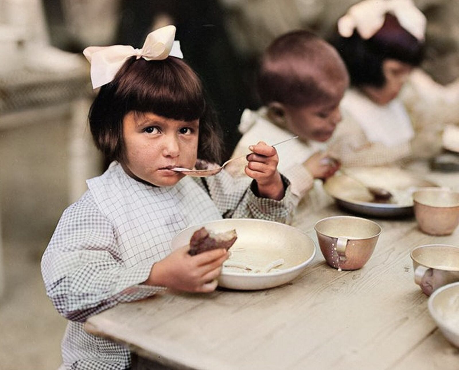 WW1 FRENCH REFUGEE GIRL at MEAL TIME Borderless 8X10 Photo