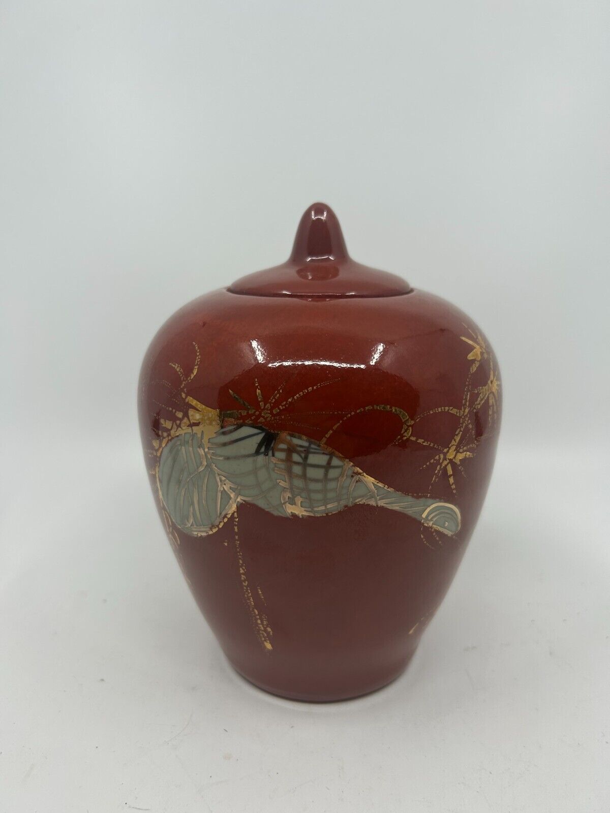 Chinese antique red porcelain jar with lid 