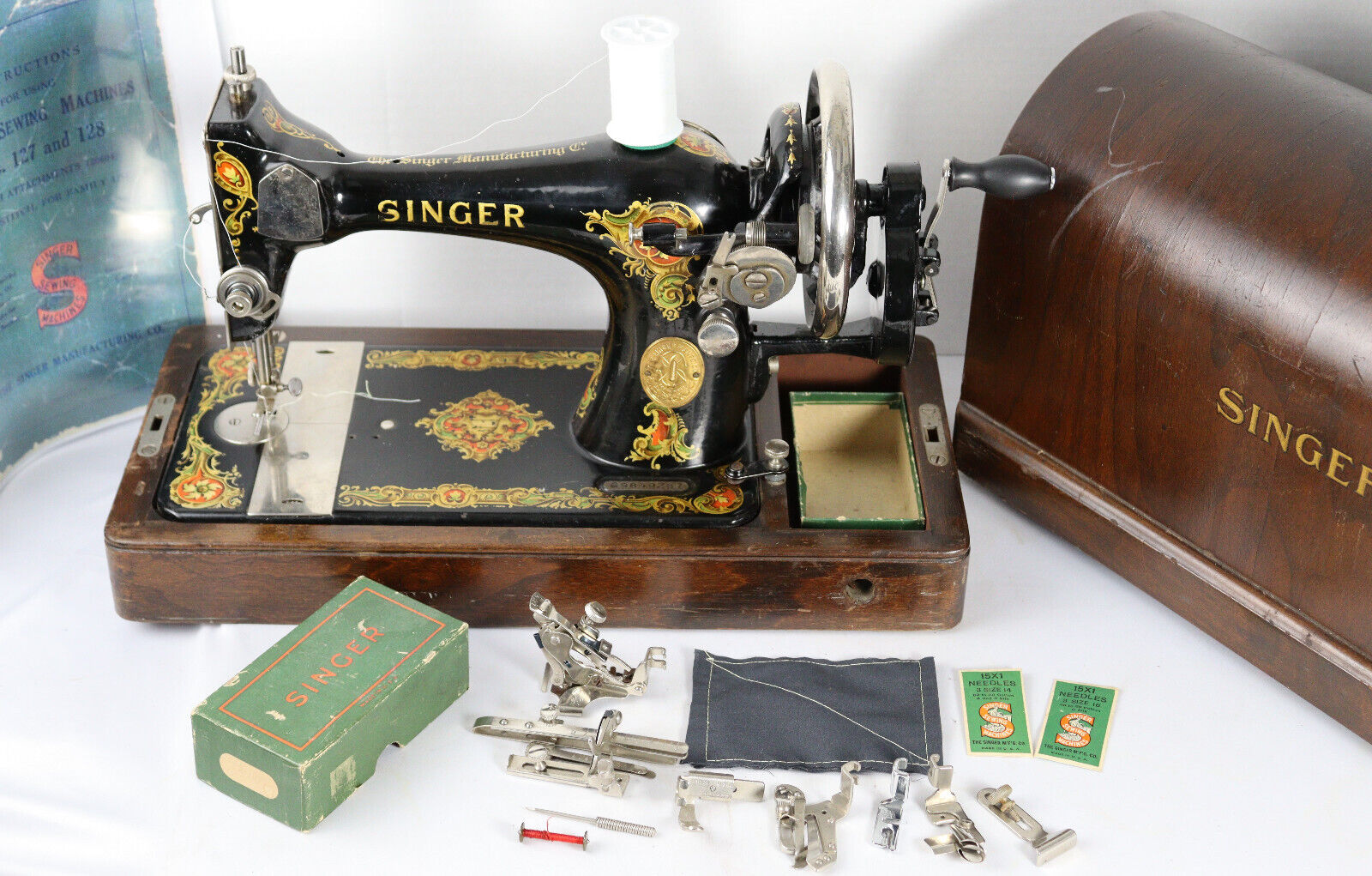 1923 Singer 128 Hand Crank Sewing Machine w Bentwood Case Key Accessories Manual
