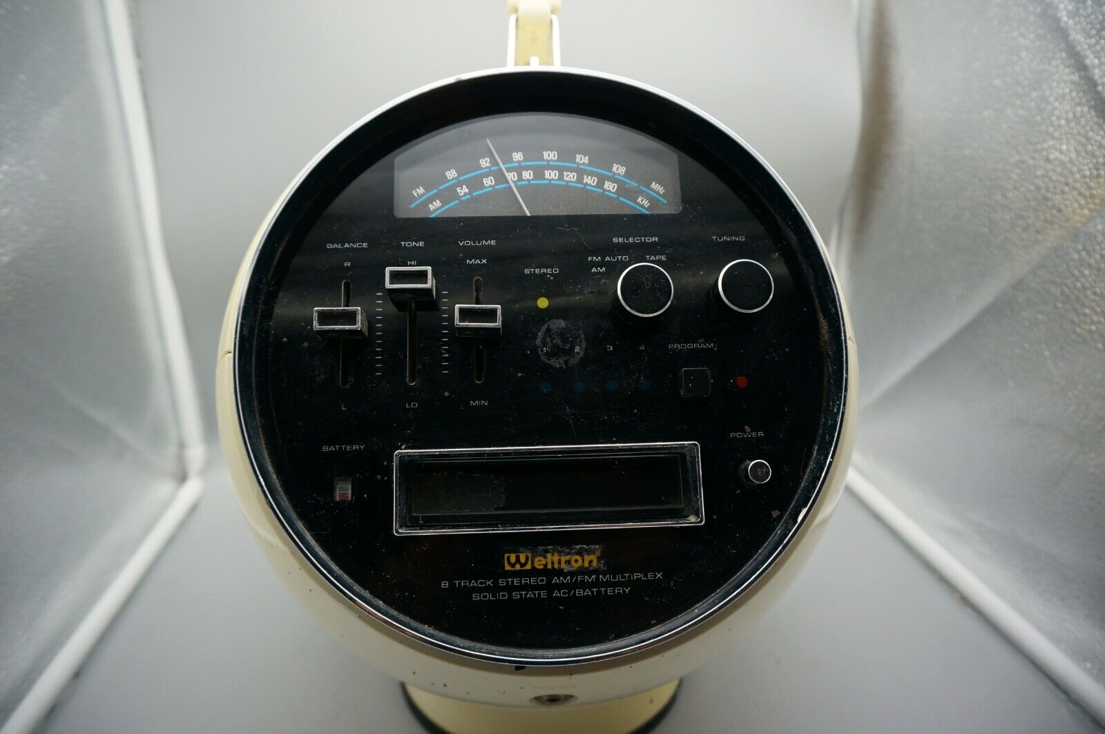 Vintage Weltron 2001 8 Track player Radio AM/FM White Space Ball * Radio Works