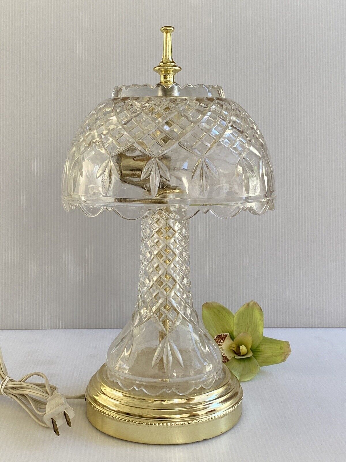 VINTAGE Lead Crystal Table Lamp Heavy Cut Glass Vanity Boudoir Accent Nightlight