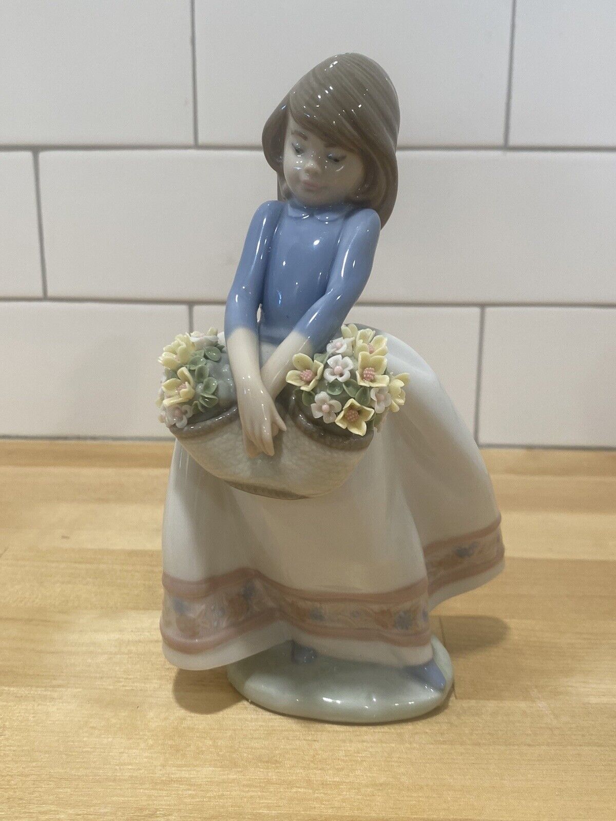 Lladro May Flowers Girl With Basket Of Flowers 5467
