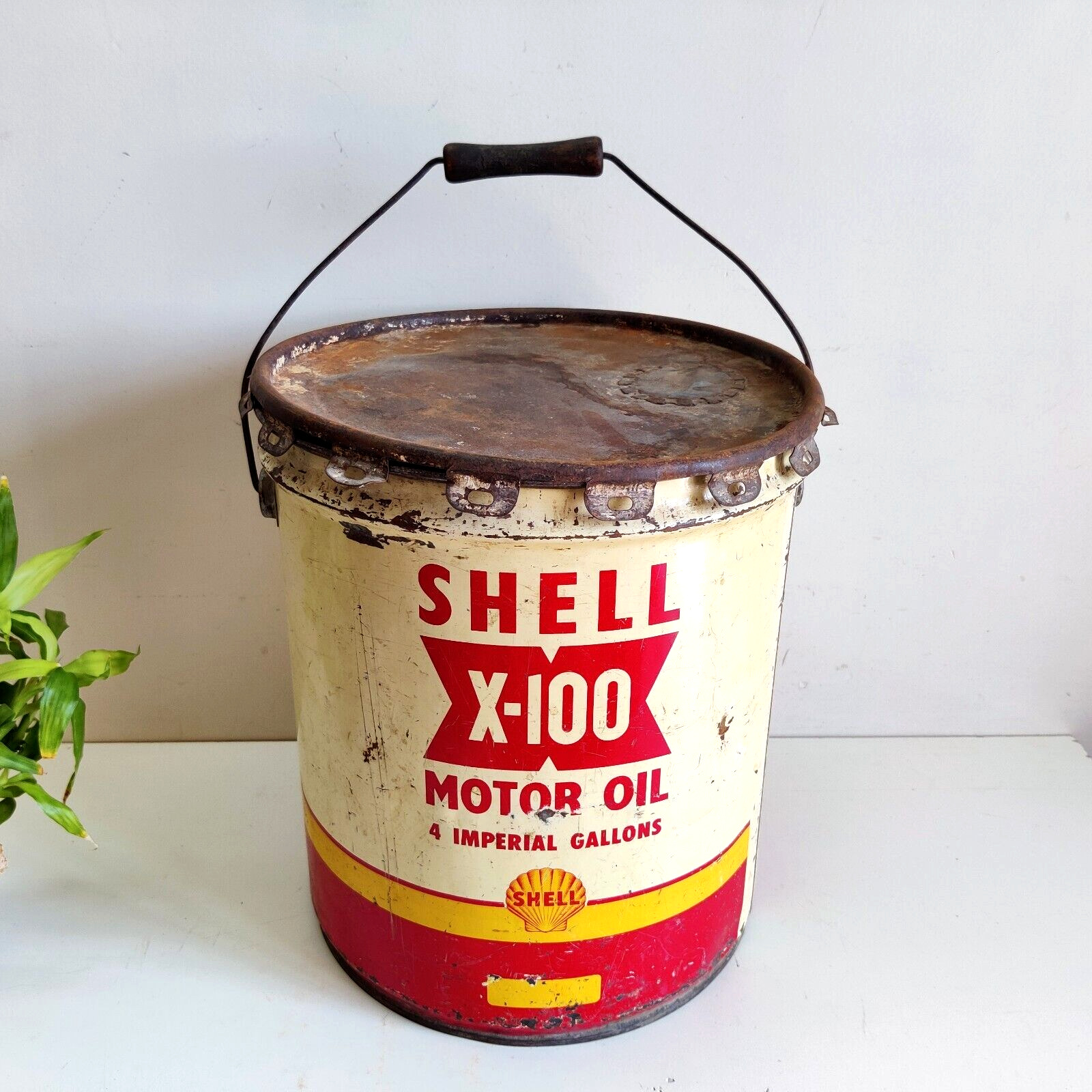 1950 Vintage Shell X100 Motor Oil Automobile Advertising Tin Bucket USA T298