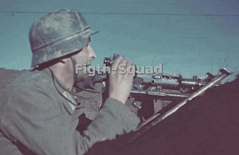 WW2 Picture Photo German machine gunner front Stalingrad Russia 7496