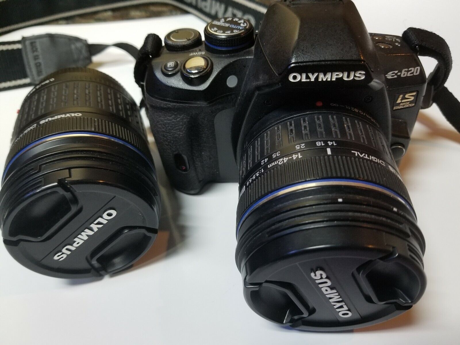 Camera Digital  Olympus E620. image stabilizer. lenses. 14mm- 42mm. & 40mm-150