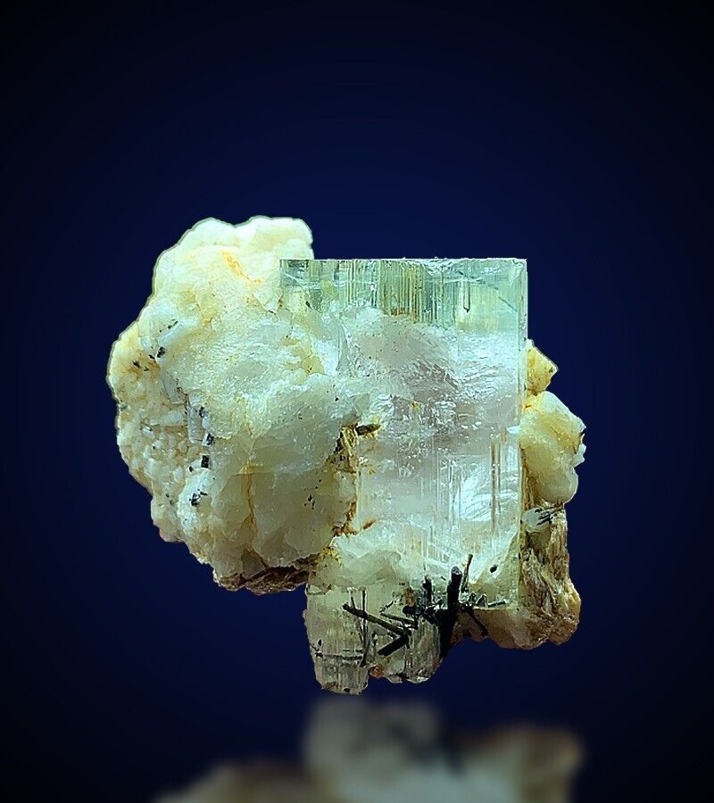 AquaMorganite Crystal - Morganite Var Aquamarine Mineral Specimen - 94 Ct