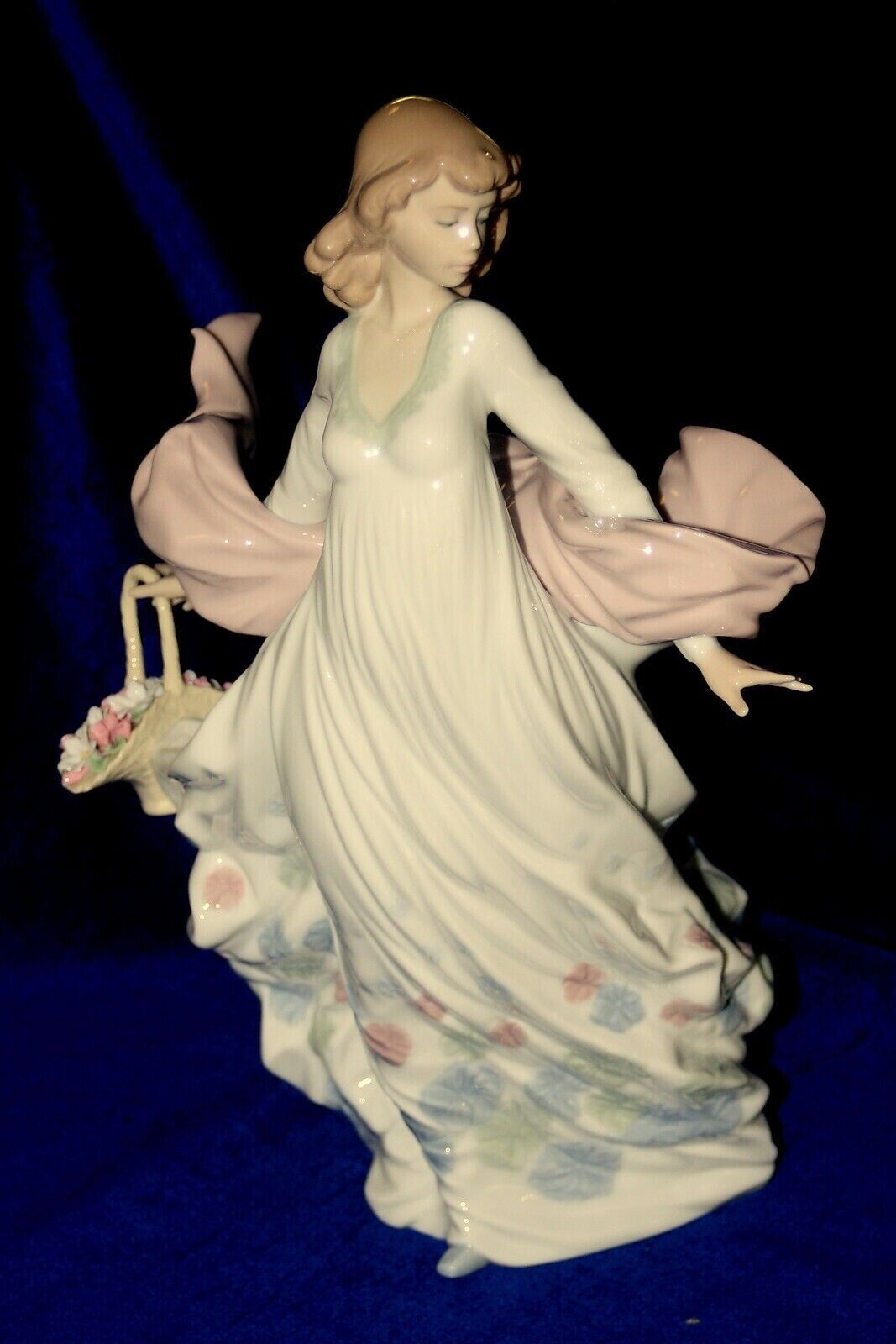 Lladro Spring Splendor Figurine 01005898 Retail$950