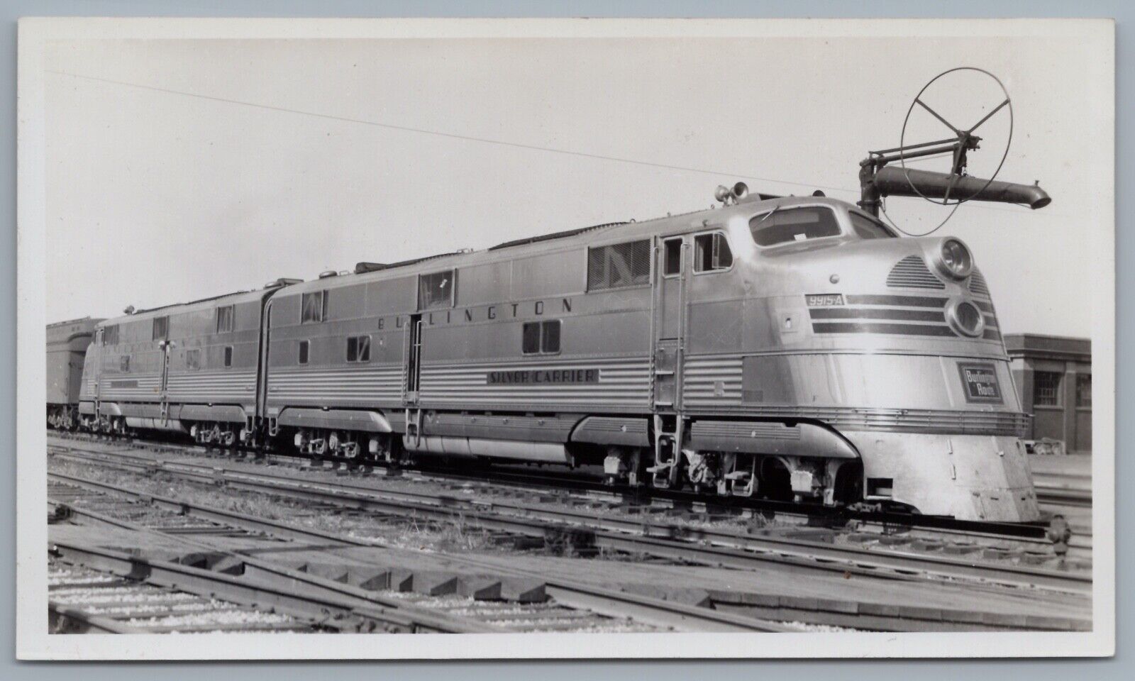 Railroad Photo - Burlington Route #9915 Silver Carrier Zephyr Galesburg IL 1941