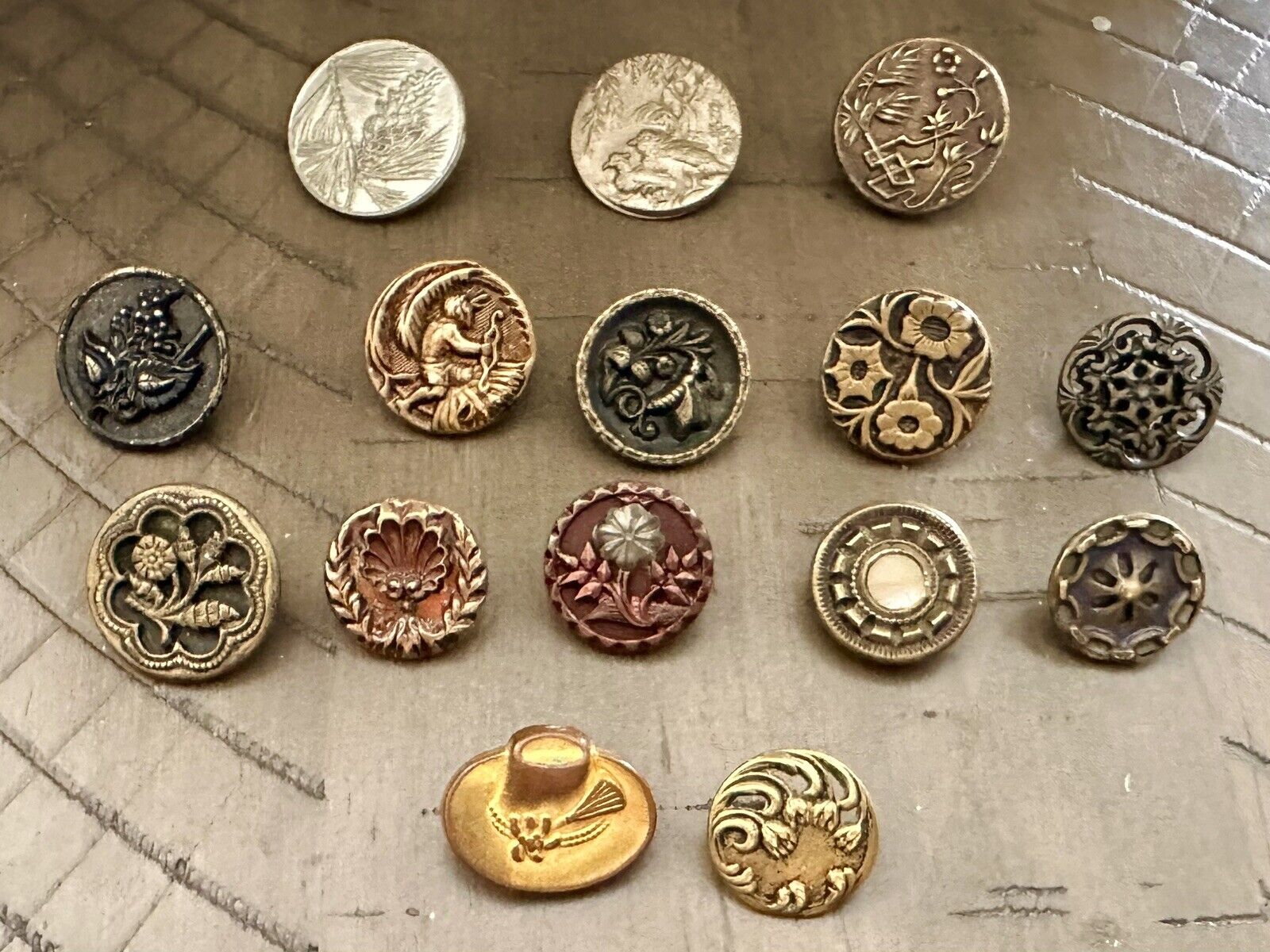 Lot Of  15 UNIQUE Vintage Antique  Gold Brass Red Metal Buttons
