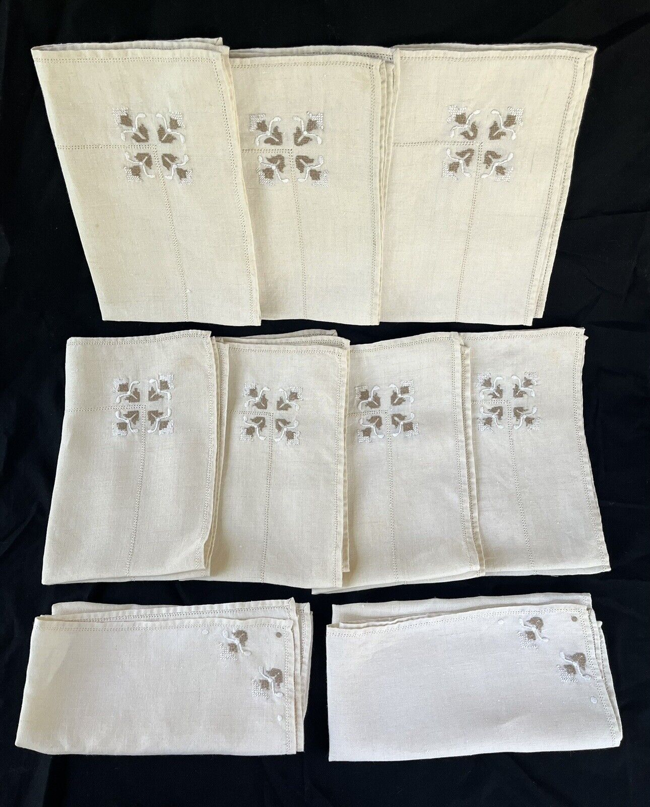 Vintage Ecru Linen Napkins with Embroidered Corners - Set of 7 (+2Larger Ones)