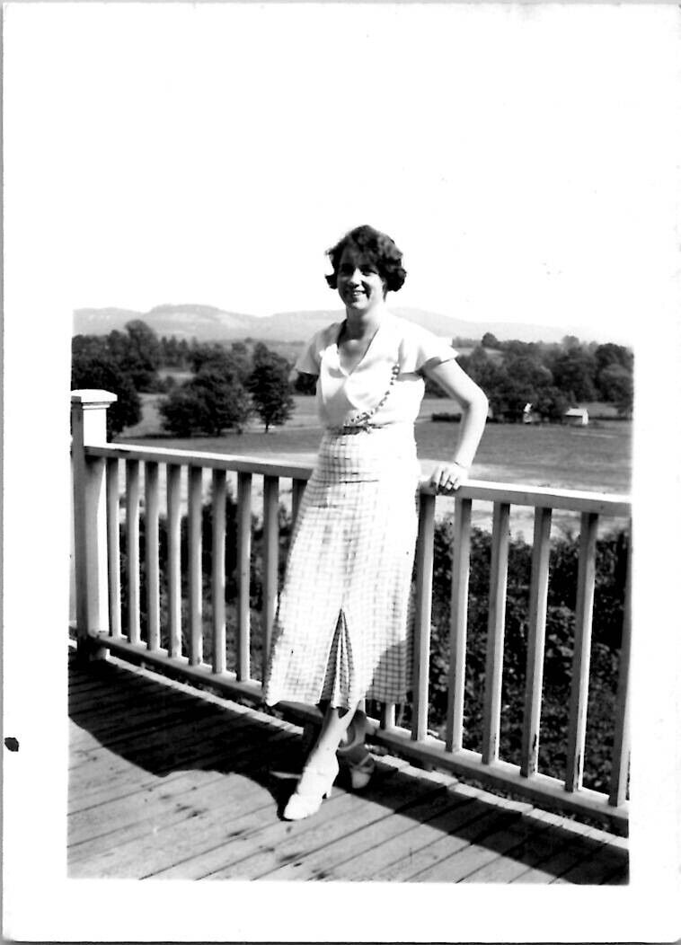 Maysville, Kentucky - Feminist Lesbian Flapper Girl 1920s Vintage Photograph