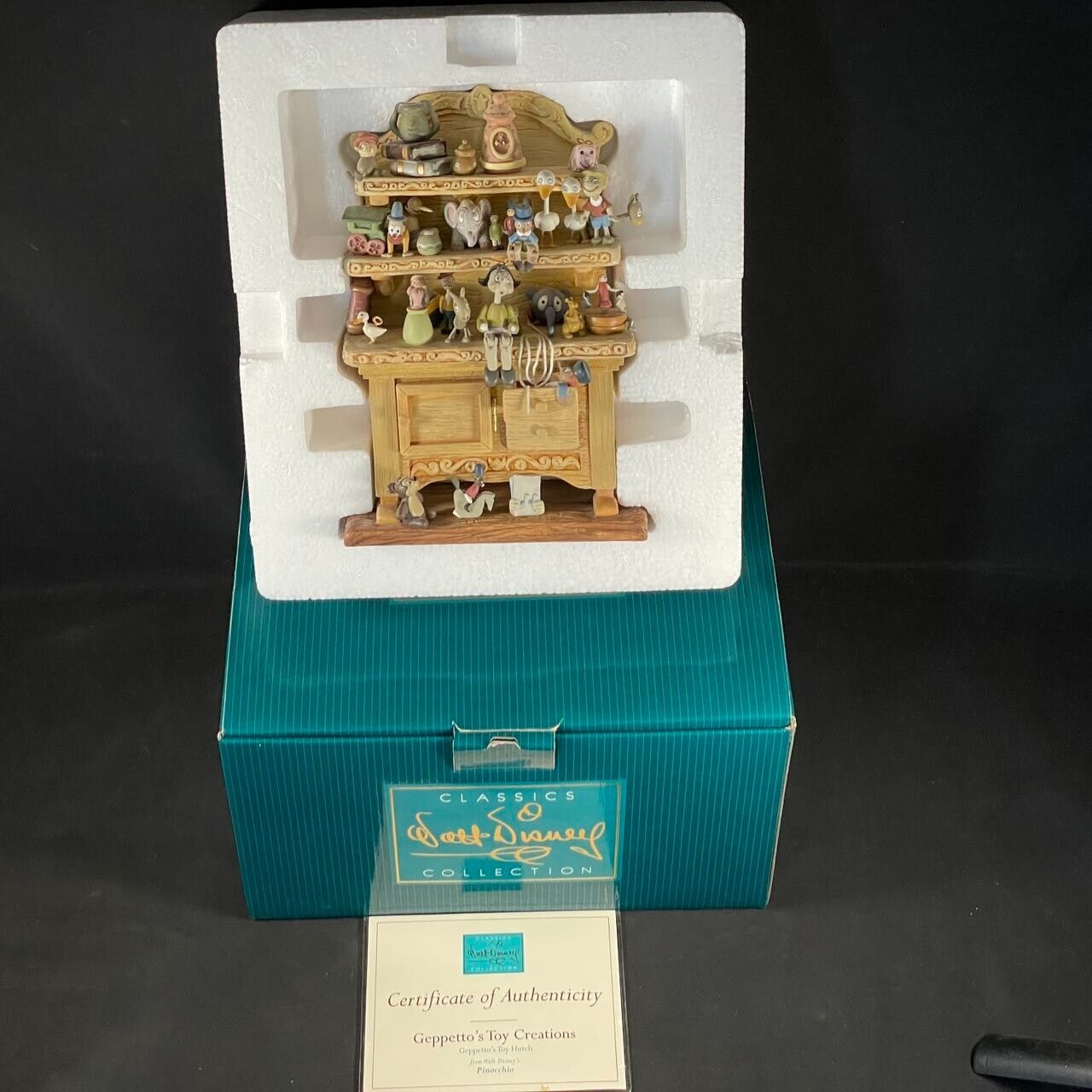 Walt Disney Classics Collection. Pinocchio Geppetto's Toy Hutch w/box