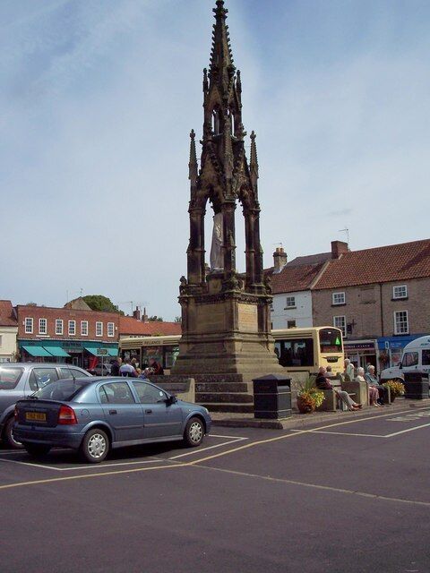 Photo 6x4 Monument to William, Second Baron Feversham Helmsley 1798-1867 c2007