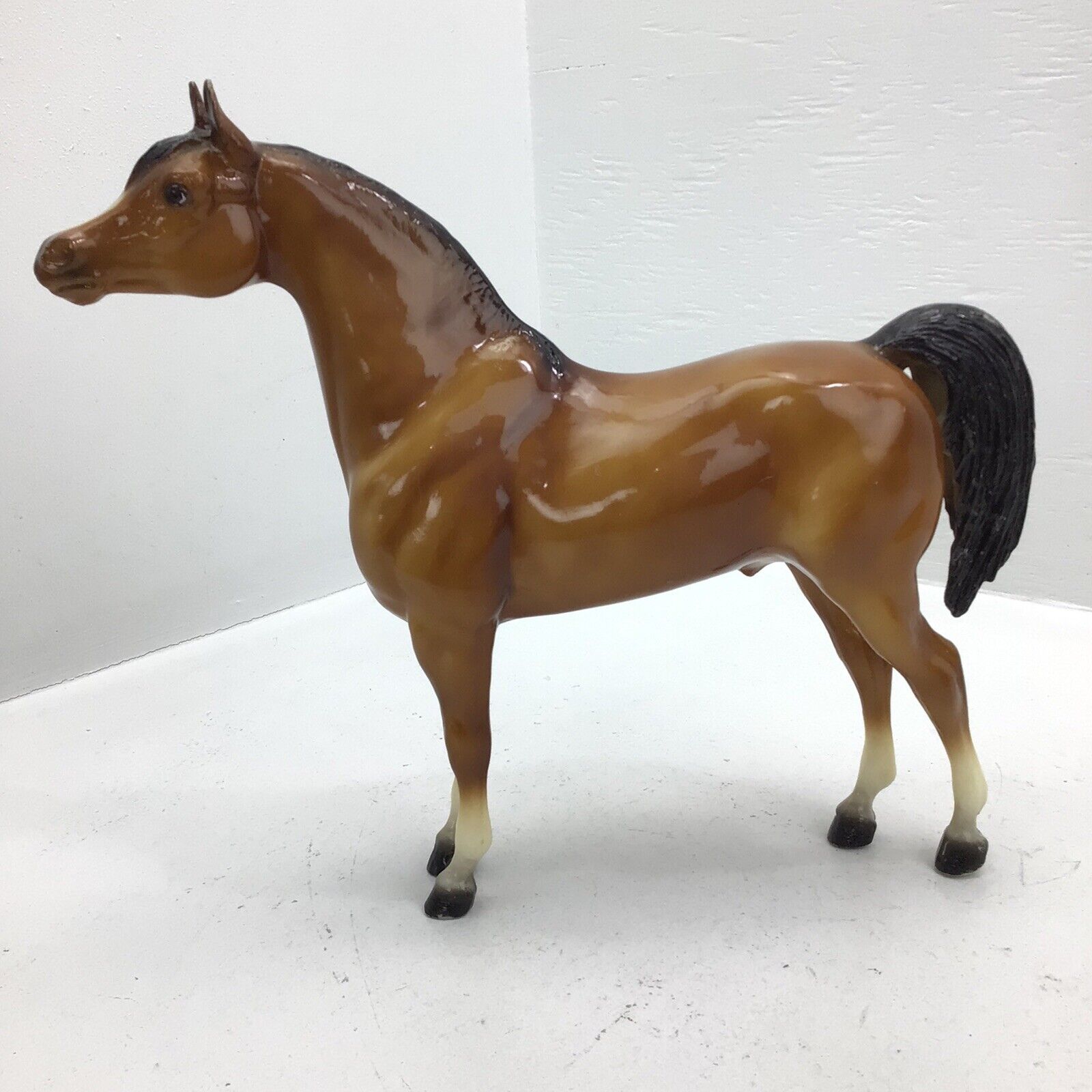 Breyer Reeves Traditional Glossy Stallion Model Horse 10”x11.5”
