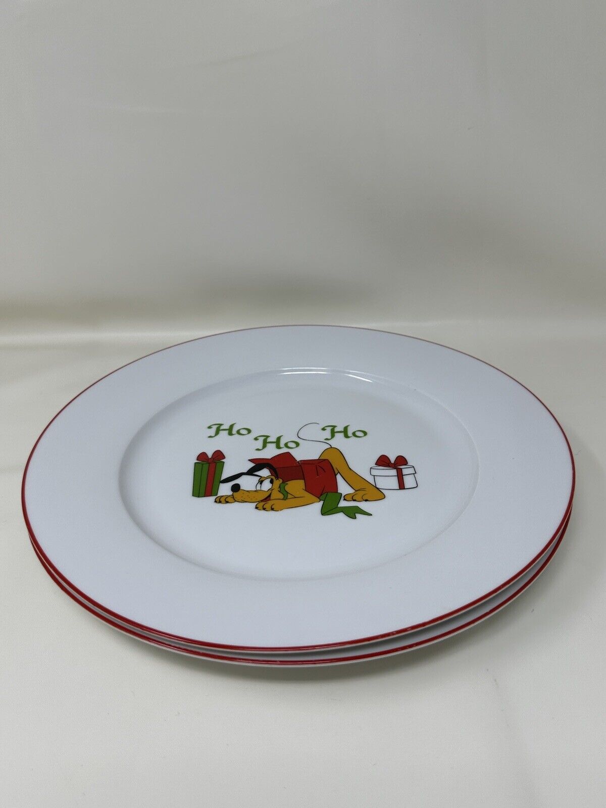 Disney Pluto Mickey’s Holiday HO HO HO 10 1/2 Inch Dinner Plate Set Of 2