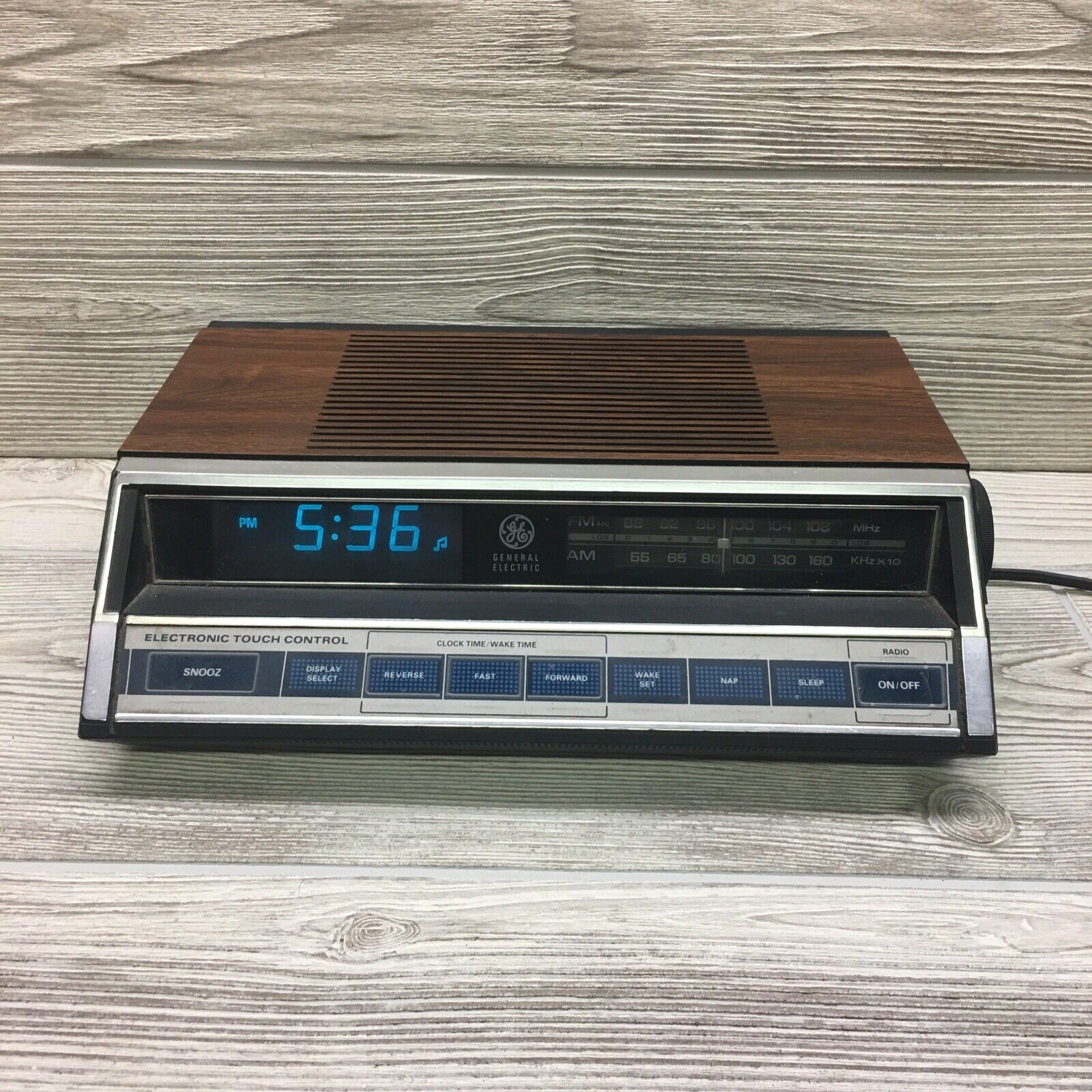 Vintage GE General Electric 7-4663A Touch Control Alarm Clock Radio Works Great