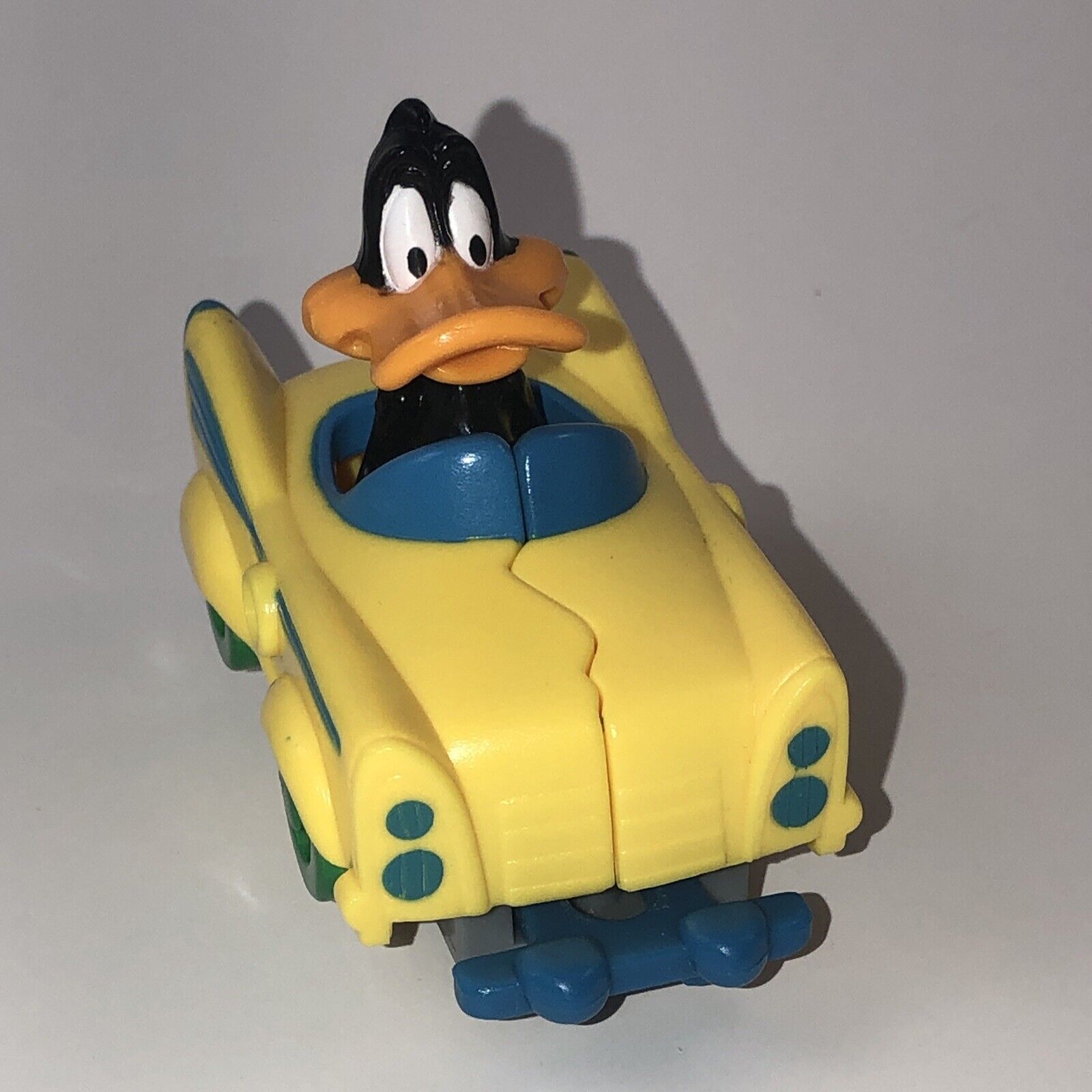 Vintage Warner Brothers Looney Tunes Daffy Duck in Splitting Yellow Car Rare...