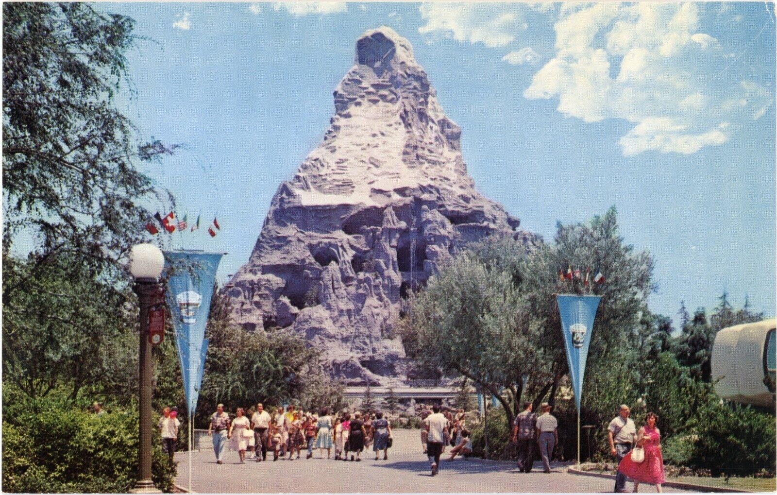 Early Disneyland Postcard MATTERHORN TOMORROWLAND E-7 NT: 0438 AO Series 1956-66