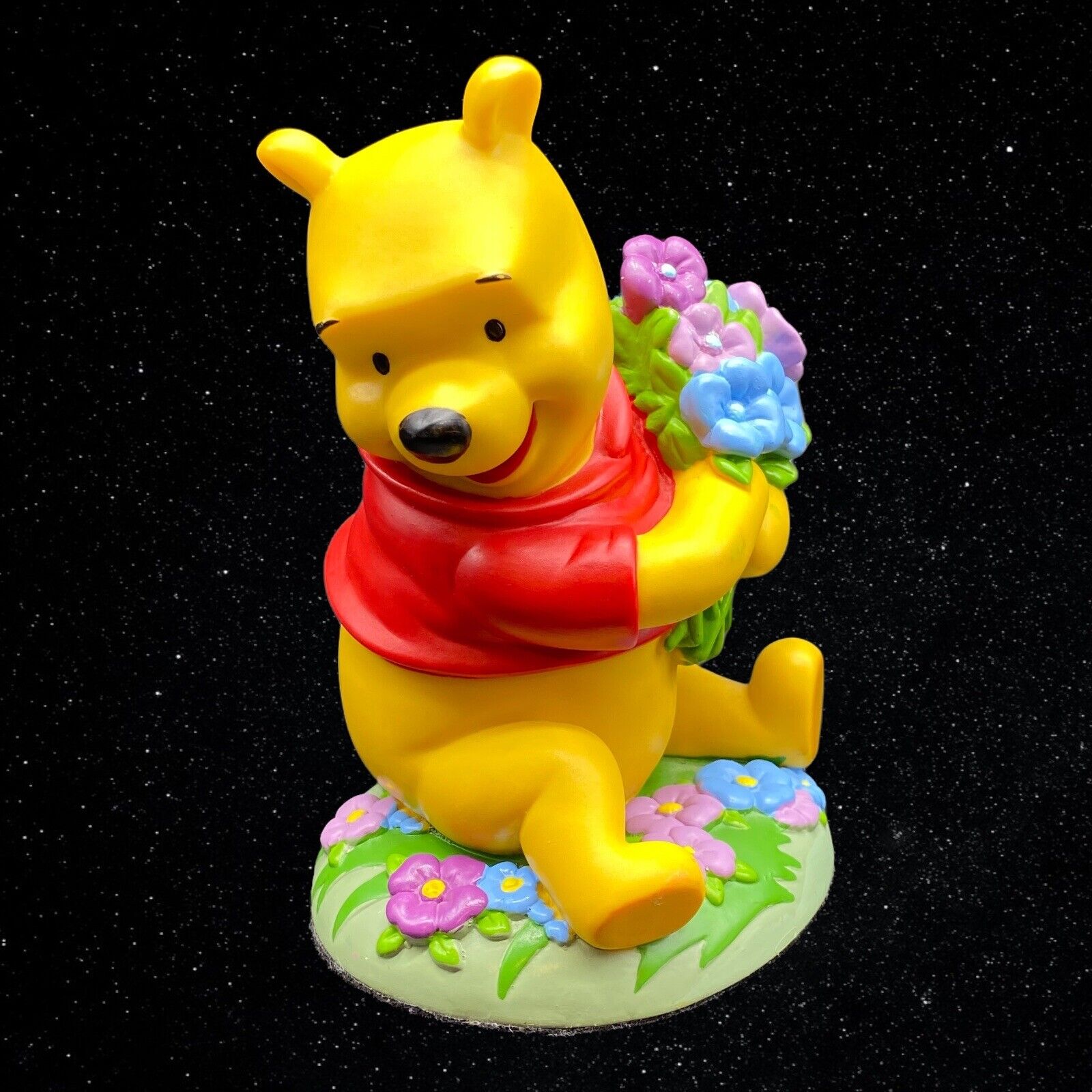 Disney Winnie The Pooh Holding Flower Bouquet Hard Plastic Figure 5.5”T 4”W