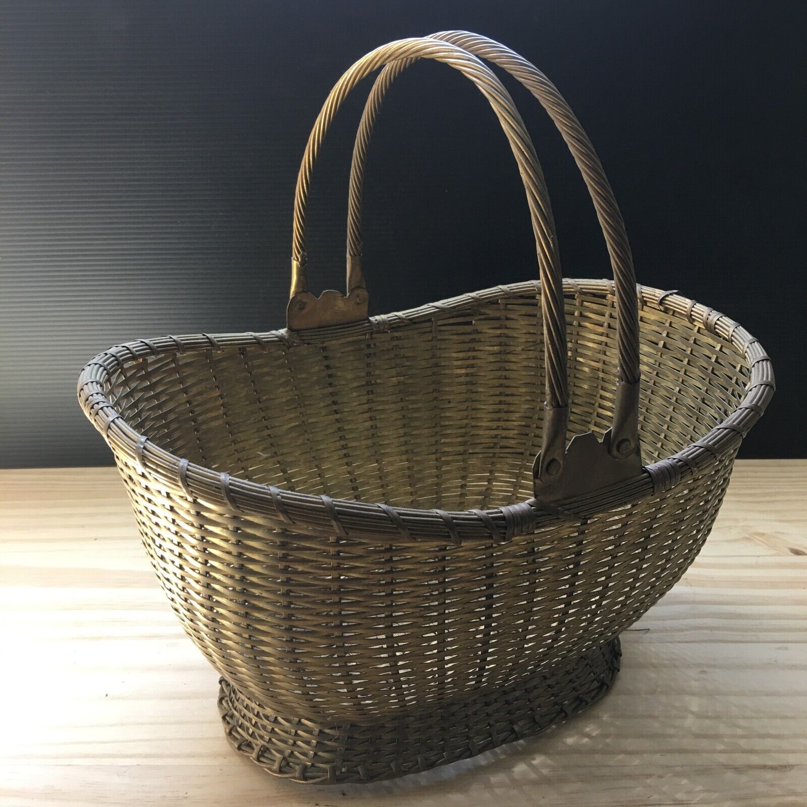 A Superb 1930s Vintage Woven Silver Plated Oval Basket w/ 2 Folding Handles 12\