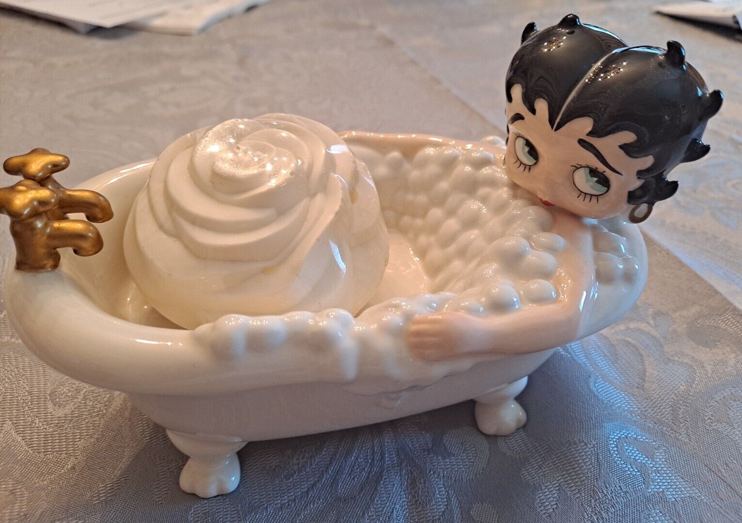 Ceramic Betty Boop In Bubble Bath Tub Soap Dish w/Soap