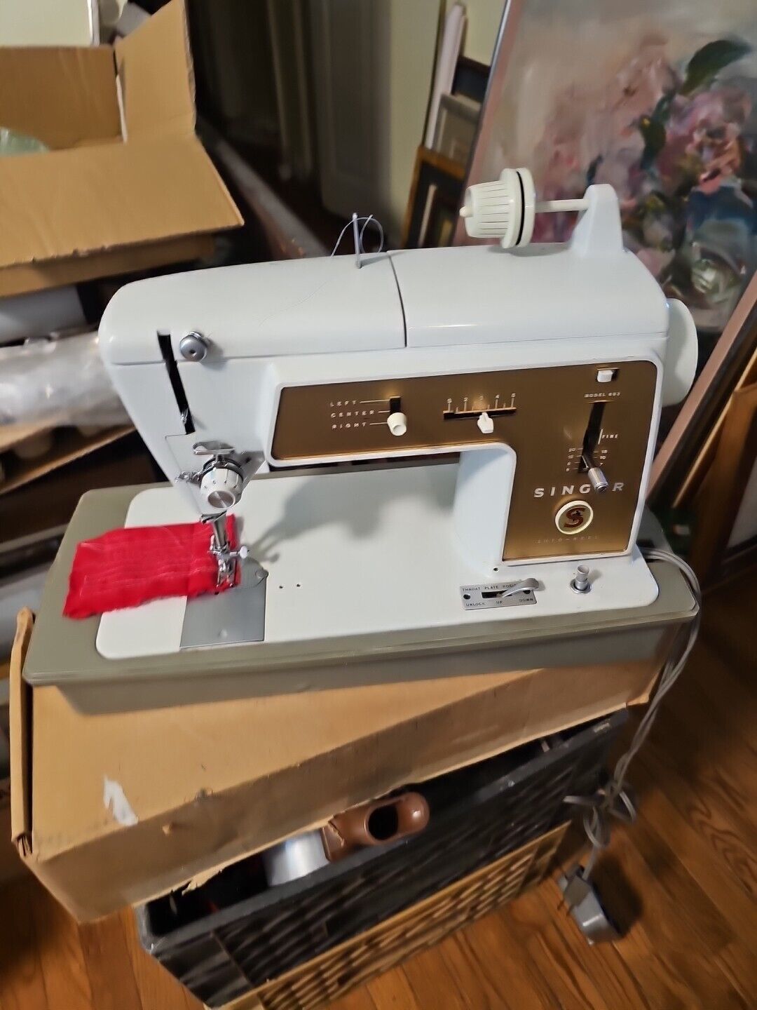 Singer Auto Reel Model 603  Sewing Machine w Pedal, Case \